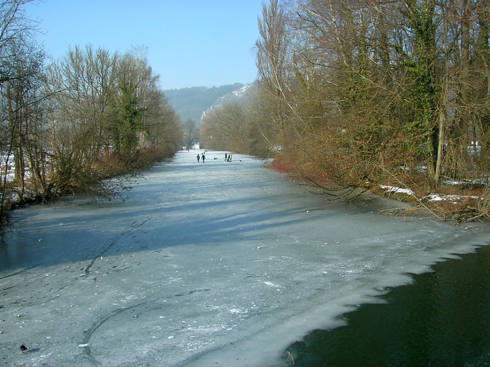 Eichstätt - Vereiste Altmühl 2017-01-29 -Blick vom Badsteg zum Wehr (2)