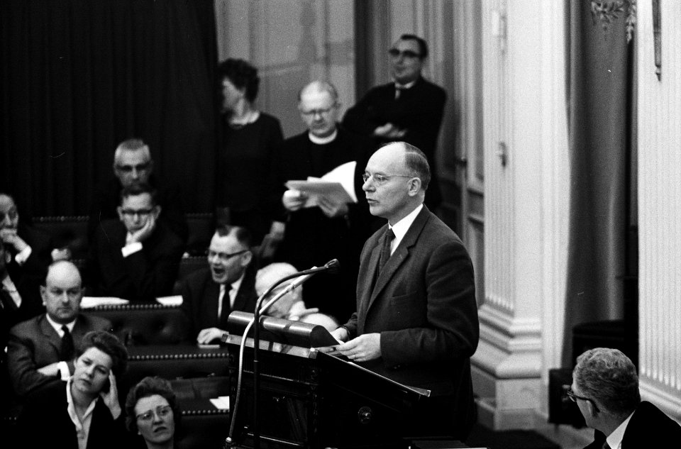 Einde TV-nota in Tweede Kamer Minister-President prof De Quay legde een verkl, Bestanddeelnr 914-9706
