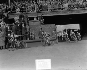 Einde Ronde van Nederland Olympisch Stadion Bogaerts, Bestanddeelnr 904-6118