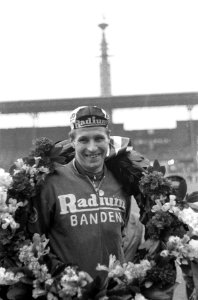 Einde Ronde van Nederland in het Olympisch Stadion te Amsterdam, Bestanddeelnr 911-2627