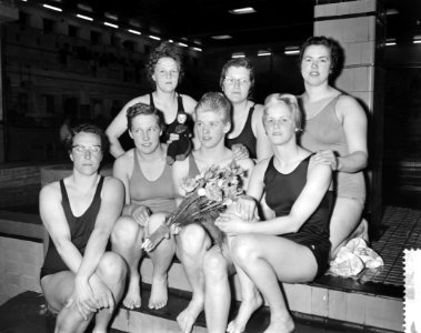 Eindwedstrijden van de Waterpolocompetitie kampioenschapp damesploeg in de Robbe, Bestanddeelnr 912-3690