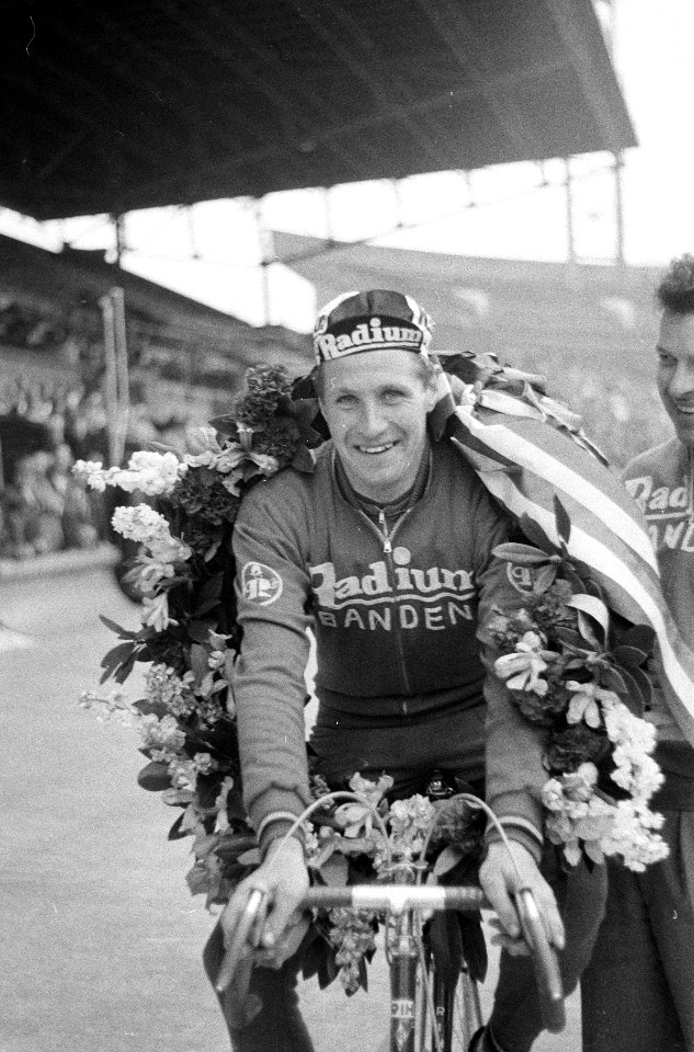 Einde Ronde van Nederland in het Olympisch Stadion te Amsterdam, Bestanddeelnr 911-2629