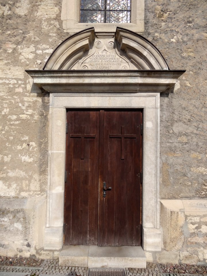 Eingang der Kirche in Zella (Anrode)
