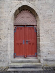 Eingang der Kirche in Kleinbartloff