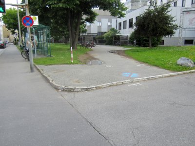 Einfahrt-Physik-Bordstein-Süd