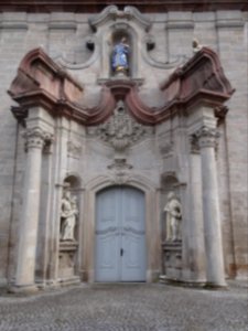 Eingang der Kirche in Reifenstein 1