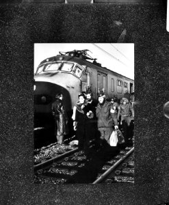 Einde gijzeling Wijster gijzelaars komen uit trein, Bestanddeelnr 928-3314
