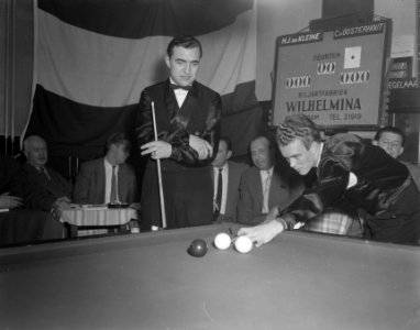Eindstrijd Hoofdklasse Groot Biljart Bandstoten Oosterhout (stoot) en De Klein, Bestanddeelnr 908-1971