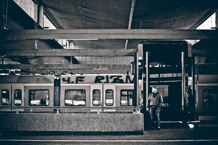 Passengers zugfahrt in the train station photo
