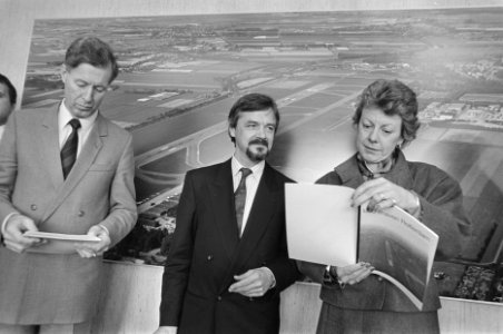 Eindrapport over gebruiks- en ontwikkelingsmogelijkheden luchthaven Rotterdam aa, Bestanddeelnr 933-9028