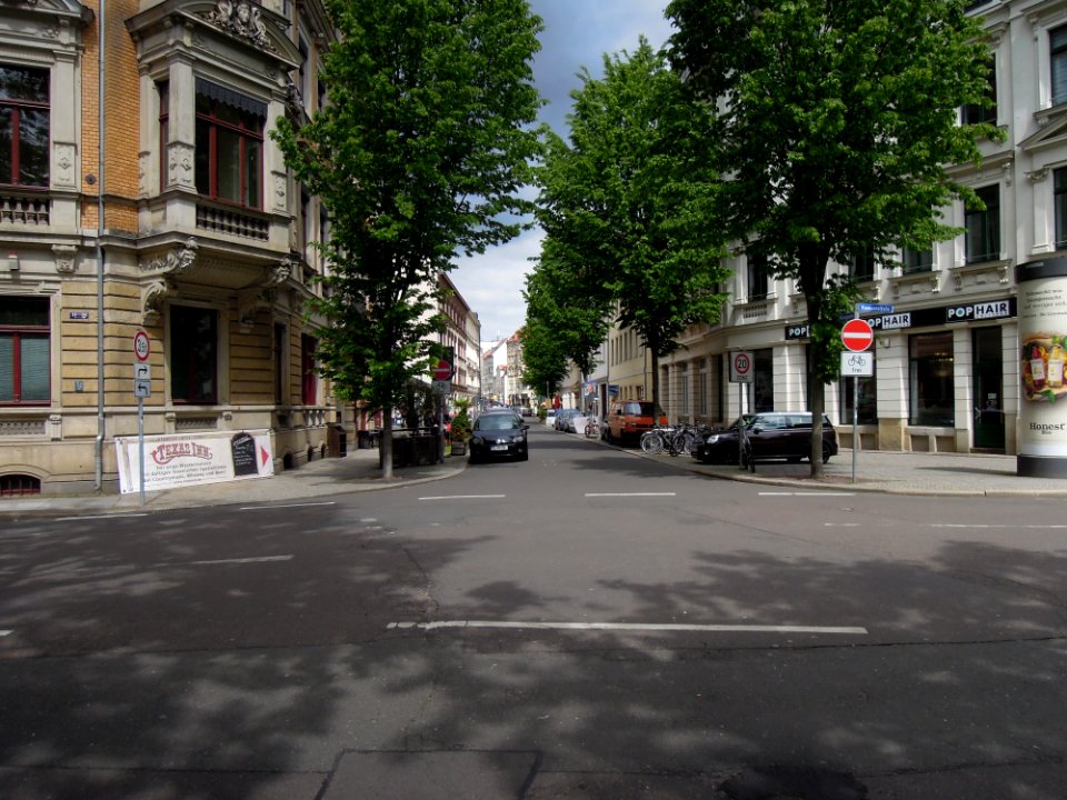 Einmündung Münzgasse in die im Vordergrund liegende Riemannstraße in Leipzig Mitte Mai 2019