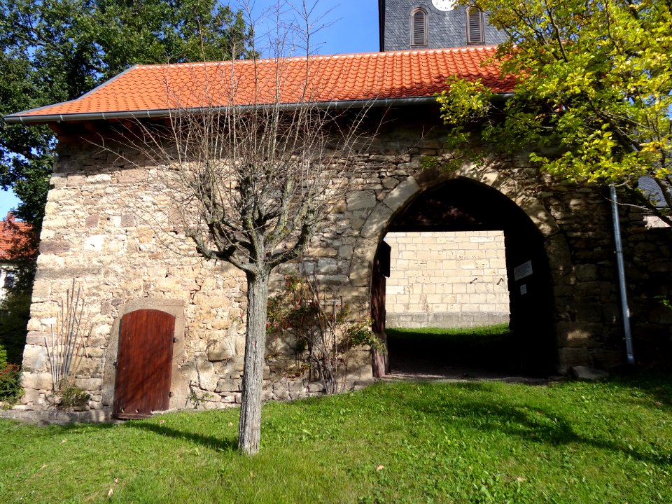 Eingangstor zum Kirchhof von St. Otmar, Dosdorf 1