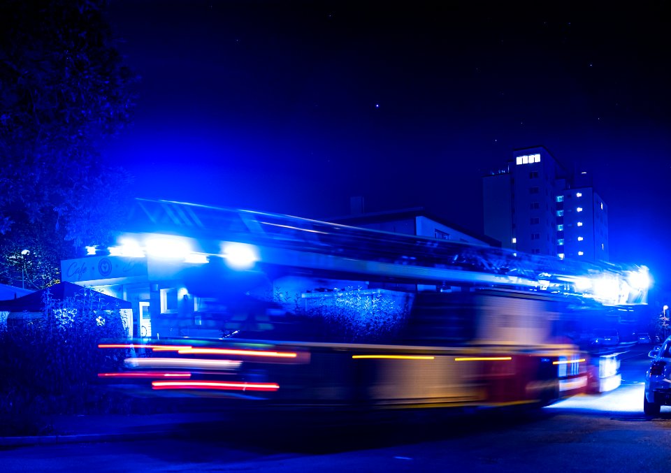 Einsatzfahrzeug der Feuerwehr Tübingen beim Carl-Sonnenschein-Haus
