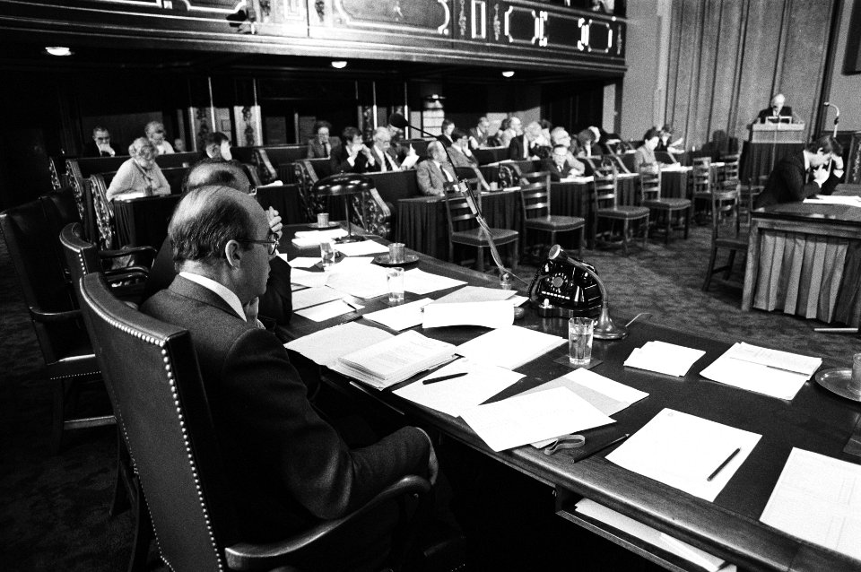 Eerste Kamer , behandeling abortus-wetsontwerp, overzicht van de Eerste Kamer tijdens de behandeling, Bestanddeelnr 931-4561