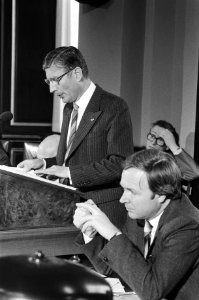 Eerste Kamer . Algemene politieke beschouwingen. Nummer 6 Premier Van Agt aan he, Bestanddeelnr 931-9672