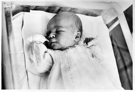 Eerste foto van prinsje (Buitenland), Bestanddeelnr 920-2815