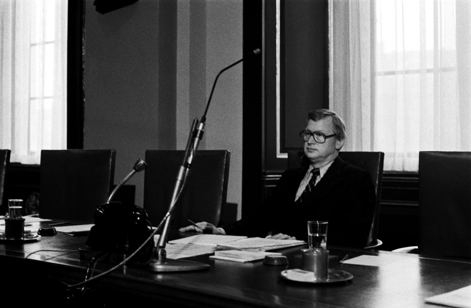 Eerste Kamer dekkingsplan minister Andriessen in acti in Eerste Kamer, Bestanddeelnr 929-4936