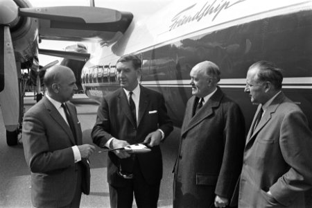 Eerste Fokker Friendship overgedragen aan Schreiner Aerocontractors NV prof i, Bestanddeelnr 916-2892