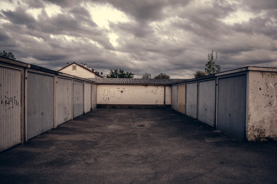 Gritty garage door gray park