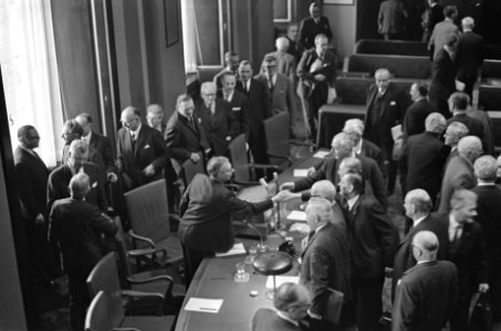 Eerste Kamer , felicitaties voor Premier Zijlstra (belastingvoorstellen), Bestanddeelnr 919-9177