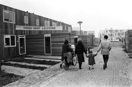 Eerste woning Sidhadorp in Lelystad opgeleverd, Bestanddeelnr 933-4931