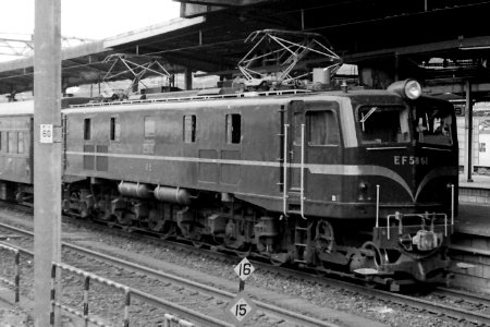 EF58 61 approaching Shinagawa