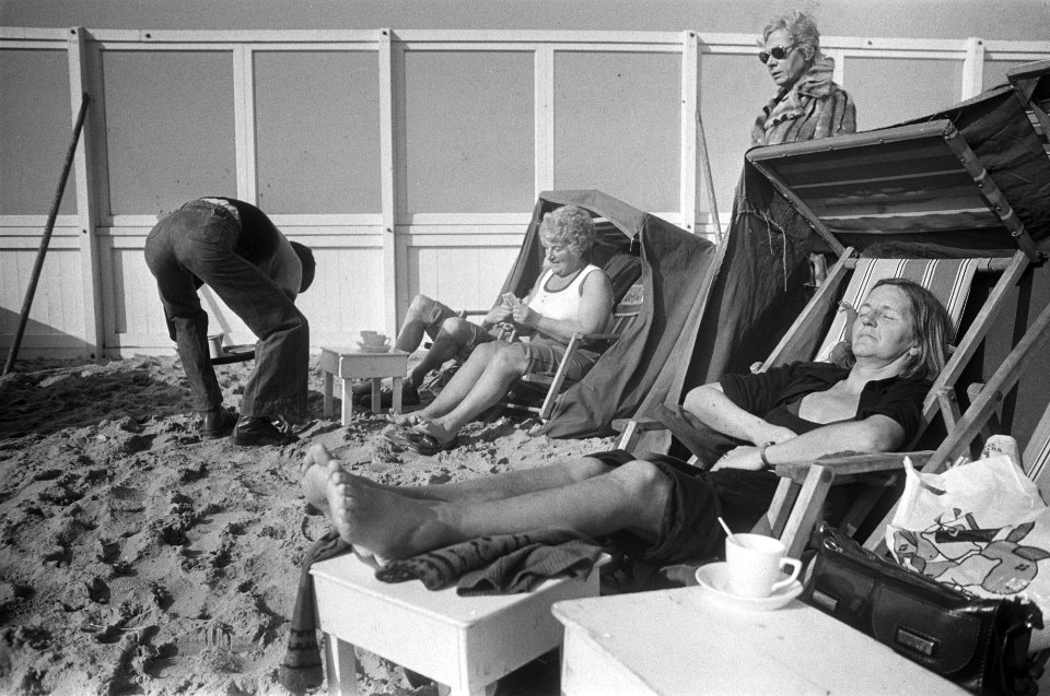 Eerste zonnebaders in Zandvoort, Bestanddeelnr 928-4425