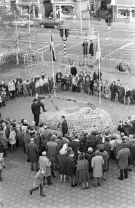 Eeuwenoud anker in Hoofddorp als monument op speelplein van de koningin Wilhelmi, Bestanddeelnr 917-1396