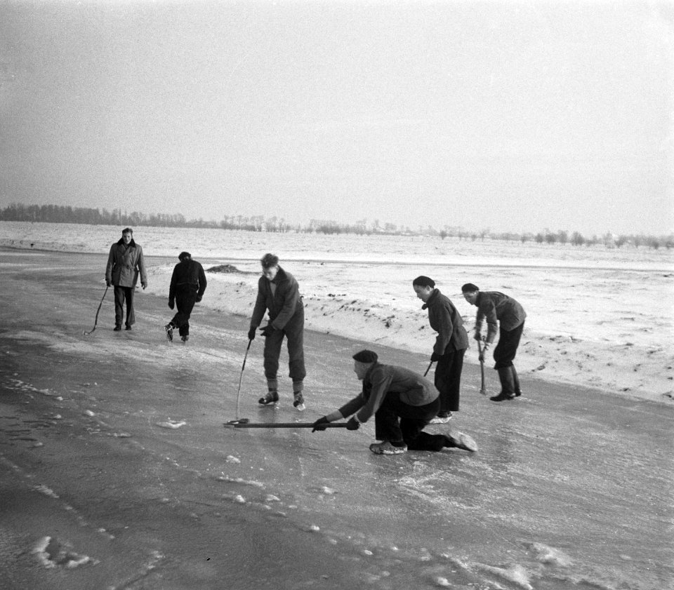 Eerste ijsplaatjes schaatsrijden Boerenwetering, Bestanddeelnr 905-4378