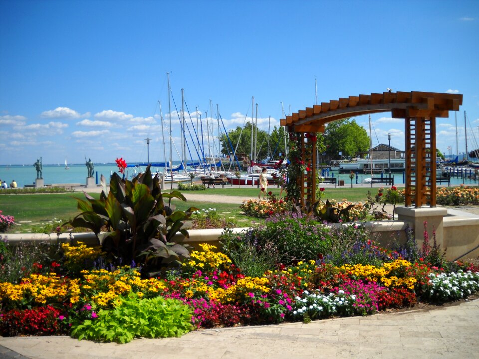 Port flowerbed gate