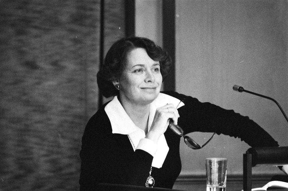 Eerste Kamer , Algemene beschouwingen mevrouw Van Someren (VVD) aan het woord, , Bestanddeelnr 928-9023