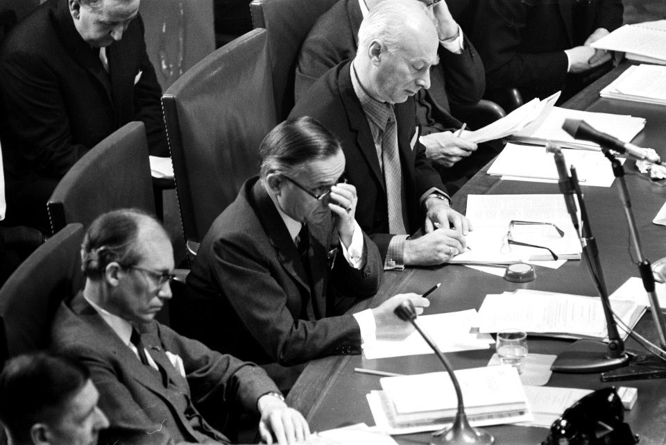 Eerste Kamer . Algemene Politiek debat begonnen. Overzicht, Bestanddeelnr 923-0614