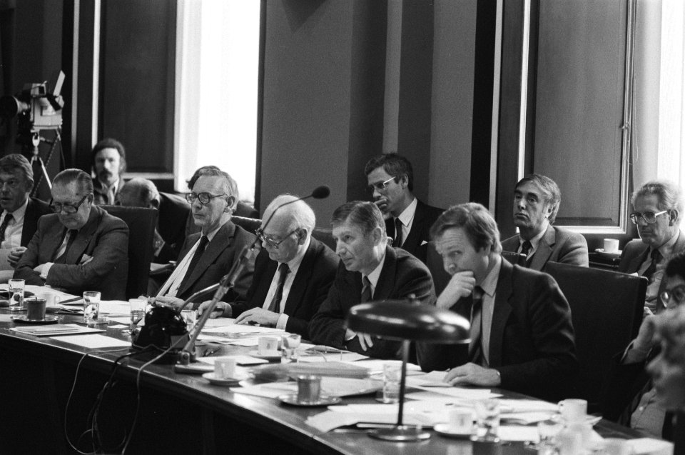 Eerste Kamer met o.m. algemene financiele beschouwingen. Den Uyl , Van Agt , en , Bestanddeelnr 931-9648