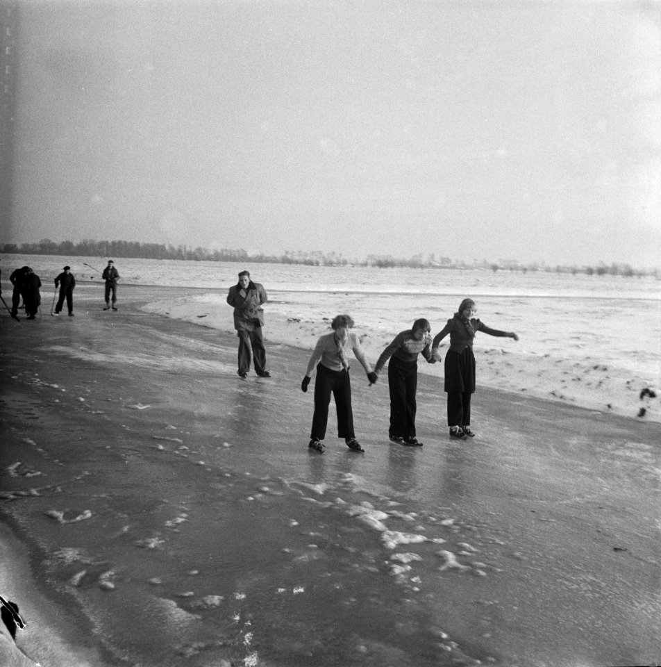 Eerste ijsplaatjes schaatsrijden Boerenwetering, Bestanddeelnr 905-4379