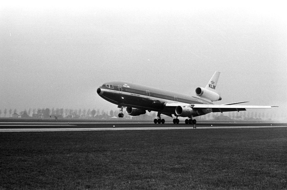 Eerste DC 10 voor KLM landt op Schiphol, Bestanddeelnr 926-1070