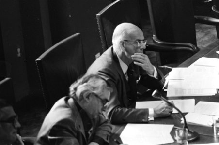 Eerste Kamer , minister De Gaay Fortman (rechts) en staatssecretaris Polak, Bestanddeelnr 927-2629