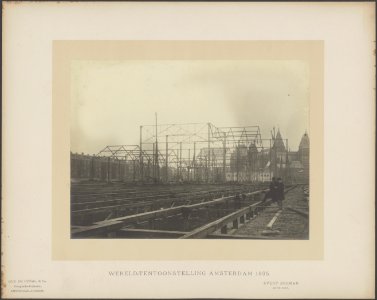 Eerste delen van de opbouw van een tentoonstellingshal. Architect Evert Breman, Bestanddeelnr 89