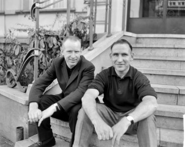 Eerste deelnemers arriveren te Helmond voor de Ronde van Nederland , Wim en Piet, Bestanddeelnr 915-1319