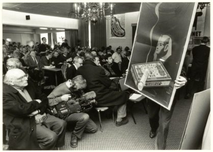 Eerste internationale reclame-affiche veiling van de Haarlemse antiquair Piet van Sabben.in hotel Lion 'd Or. NL-HlmNHA 54032044