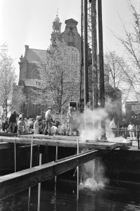 Eerste paal voor het homomonument in Keizersgracht bij Westerkerk Amsterdam gesl, Bestanddeelnr 933-9646
