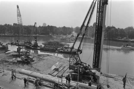 Eerste paal voor Nieuwe Amstelbrug, Bestanddeelnr 933-0056 photo