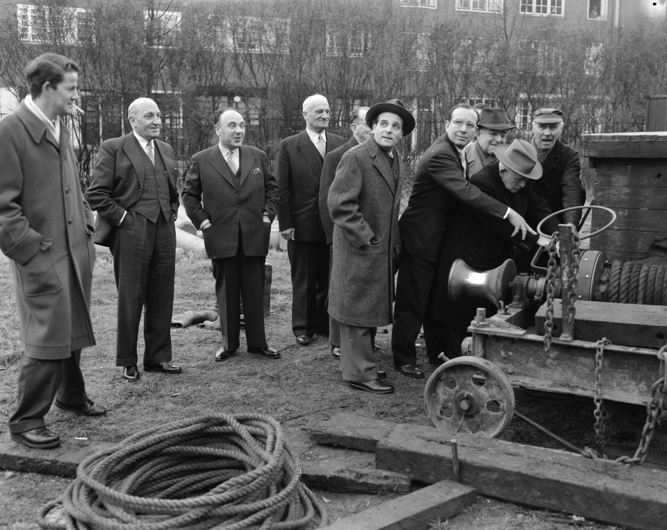 Eerste paal voor nieuwe vleugel Centraal Israelisch Ziekenhuis Amsterdam. Dr. M., Bestanddeelnr 908-2251