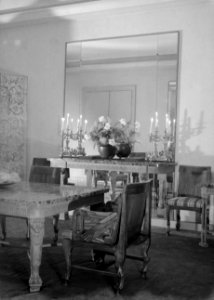 Eetkamer in het appartement van Mrs Cartwright in Parijs, Bestanddeelnr 255-8745 photo