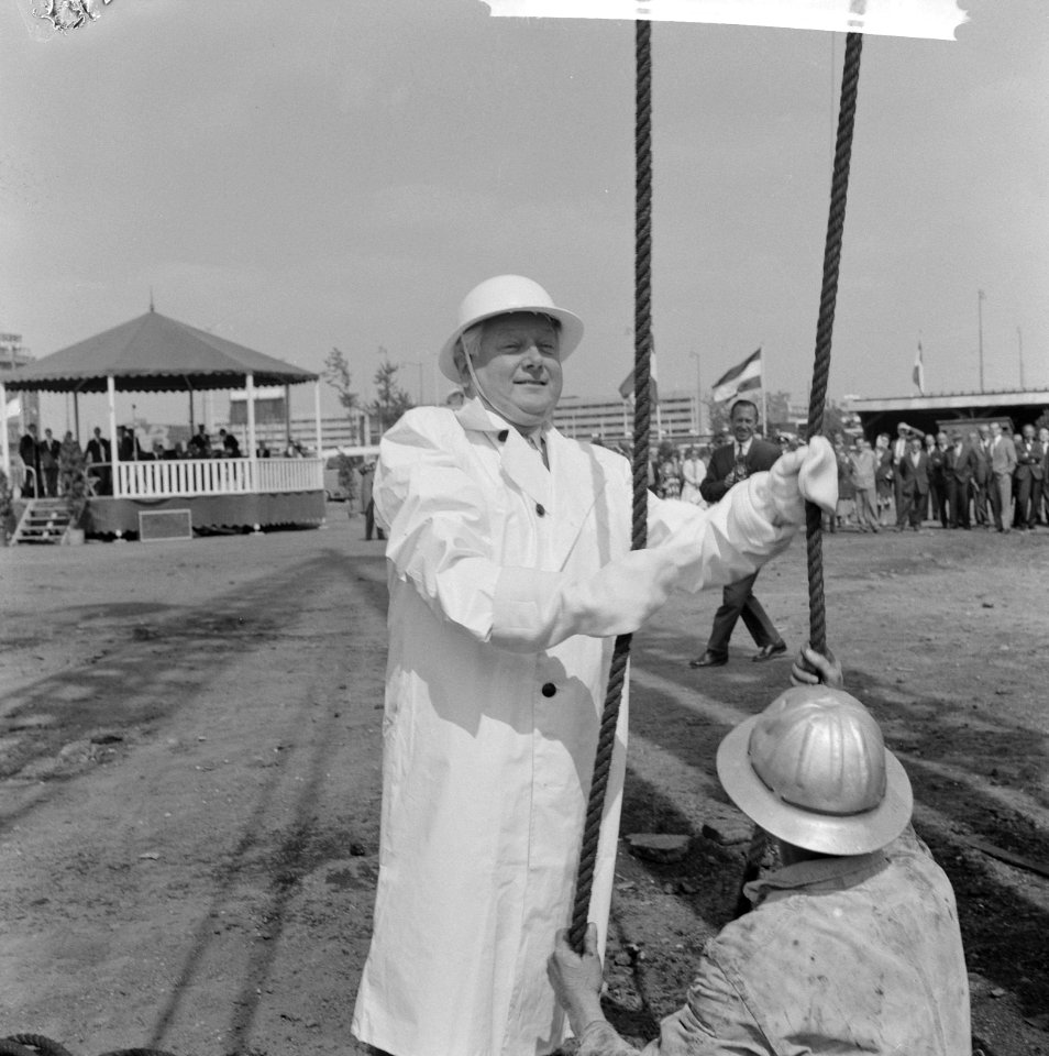 Eerste paal voor concertgebouw in Rotterdam door Eduard Flipse, Bestanddeelnr 914-1165