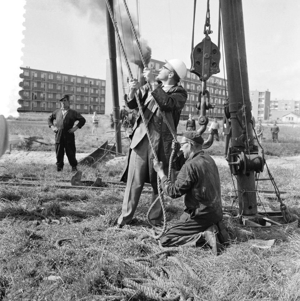Eerste paal voor bejaardencentrum Ir. Klap, Bestanddeelnr 912-8372