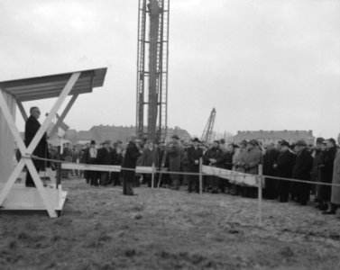 Eerste paal voor Academieziekenhuis voor Vrije Universiteit te Amstelveen door S, Bestanddeelnr 908-2135