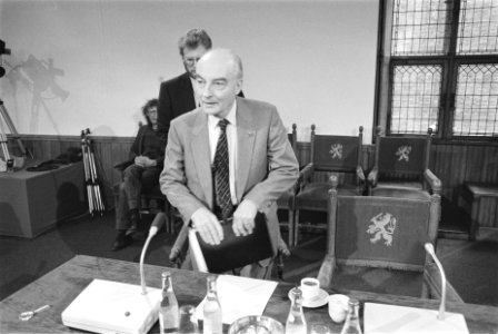 Eerste dag verhoren parlementaire enquetecommissie RSV ex minister Schmelzer vo, Bestanddeelnr 932-9014