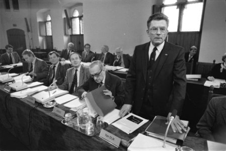 Eerste dag verhoren parlementaire enquetecommissie RSV commissievoorzitter drs., Bestanddeelnr 932-9008
