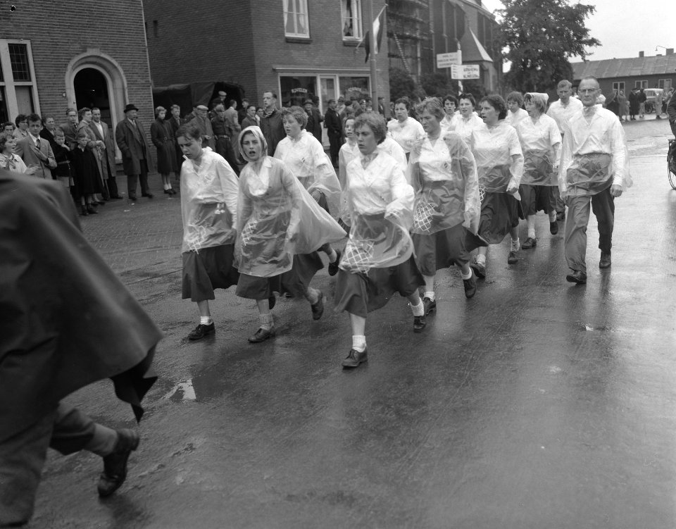 Eerste dag vierdaagse Nijmegen Plastic regenkleding, Bestanddeelnr 907-9090