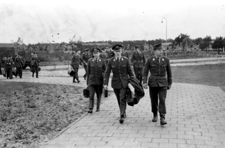 Eerste duitse militairen in Budel, de eersten betreden de barakken te Budel, Bestanddeelnr 915-1843